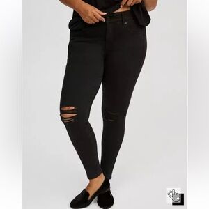 Torrid Black Bombshell Premium Stretch Skinny Distressed Jean Size 20 Short